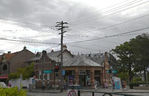 A building with a red light

AI-generated content may be incorrect.